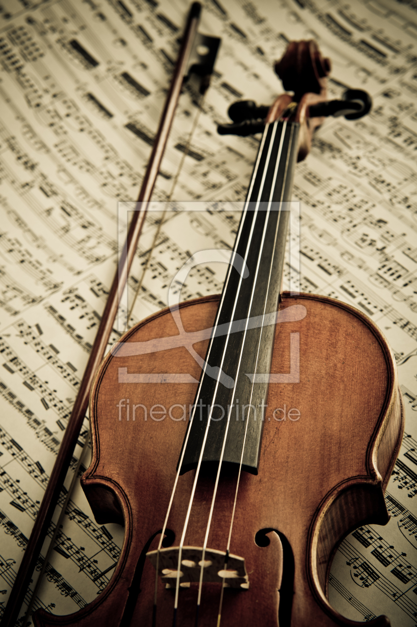 Bild-Nr.: 11013778 	Geige mit Bogen und Notenblatt erstellt von Silverfly