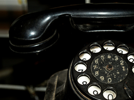 altes schwarzes Telefon/9564308