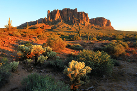 Sonnenuntergang in den Superstition Mountains in A/12771880