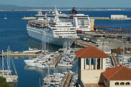 Bild-Nr: 10005935 Kreuzfahrtschiffe im Hafen von Palma de Mallorca Erstellt von: Frank Rother