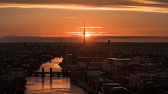 Bild-Nr: 11531903 Berlin - Partial Eclipse of my Heart Panorama Erstellt von: Jean Claude Castor