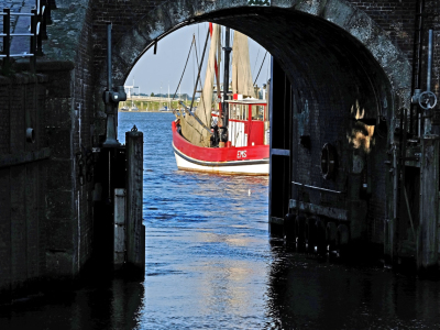 Bild-Nr: 11772974 Durchblick zum Hafen Erstellt von: Ostfriese