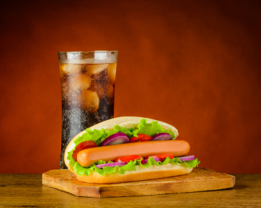Bild-Nr: 11830451 Hot Dog Fast Food mit Cola und Eis Erstellt von: xfotostudio