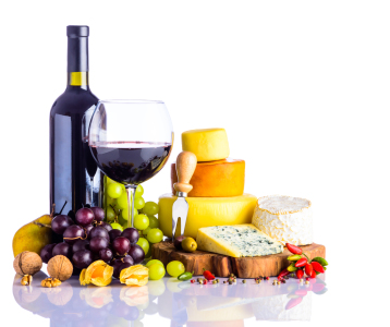 Bild-Nr: 11920910 Rotwein mit Weintrauben und Käse Erstellt von: xfotostudio