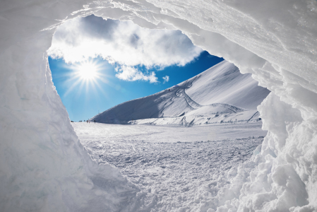Bild-Nr: 11974138 Blick aus der Schneehöhle in die Winterlandschaft Erstellt von: SusaZoom