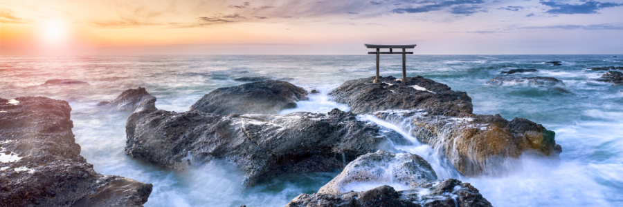 Bild-Nr: 12397560 Japanisches Torii am Meer Erstellt von: eyetronic