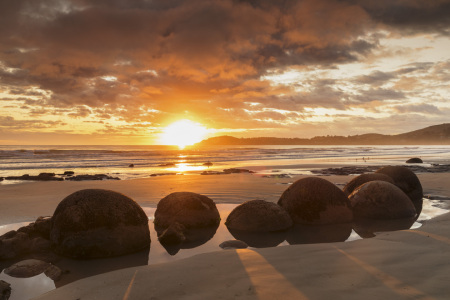 Bild-Nr: 12440724 Moeraki Boulders bei Sonnenaufgang in Neuseeland Erstellt von: KundenNr-360966