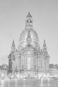 Bild-Nr: 12772532 Frauenkirche Dresden am Abend schwarz-weiß Erstellt von: Michael Valjak
